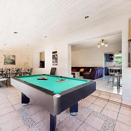 4 Bedroom Pet Friendly In
